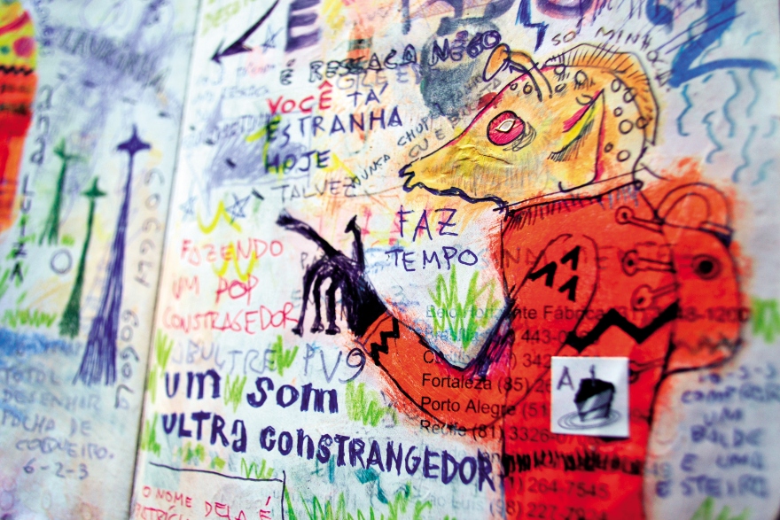 131333-_0 um som ultra constrangedor 01_site